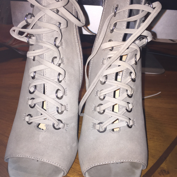 Steve Madden Freeme Bootie - Picture 2 of 3